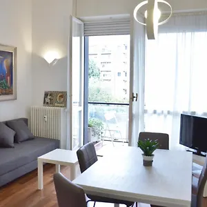 New Renovated With Balcony Porta Romana Italia